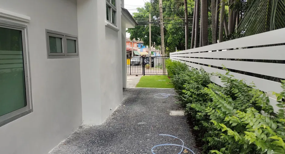 For sale and for rent 4 bedrooms house in Khlong Sam Wa, Bangkok
