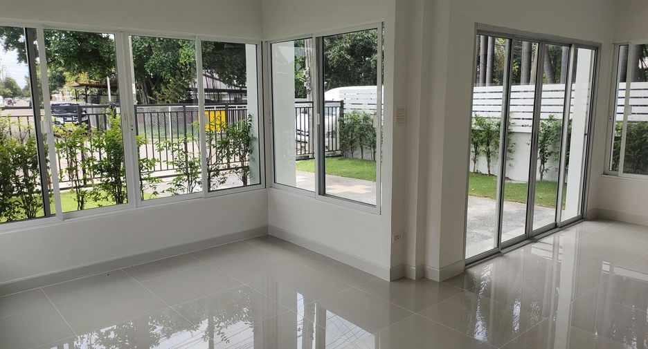 For sale and for rent 4 bedrooms house in Khlong Sam Wa, Bangkok