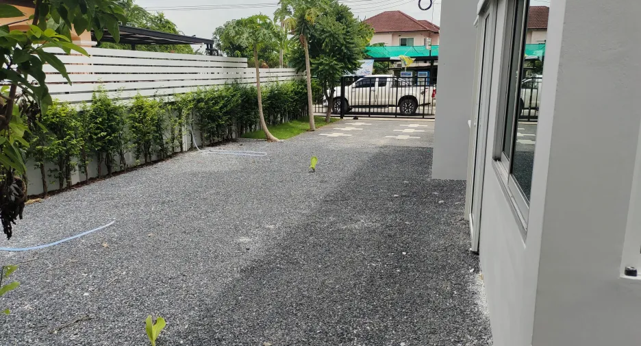 For sale and for rent 4 bedrooms house in Khlong Sam Wa, Bangkok