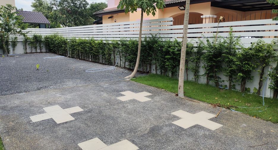 For sale and for rent 4 bedrooms house in Khlong Sam Wa, Bangkok