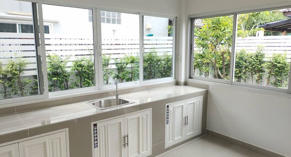 For sale and for rent 4 bedrooms house in Khlong Sam Wa, Bangkok