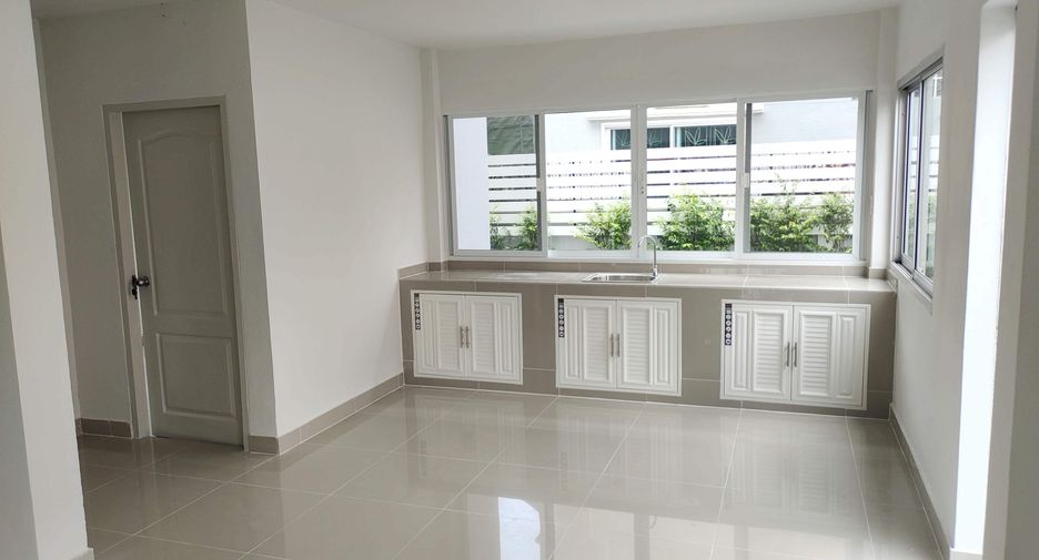 For sale and for rent 4 bedrooms house in Khlong Sam Wa, Bangkok