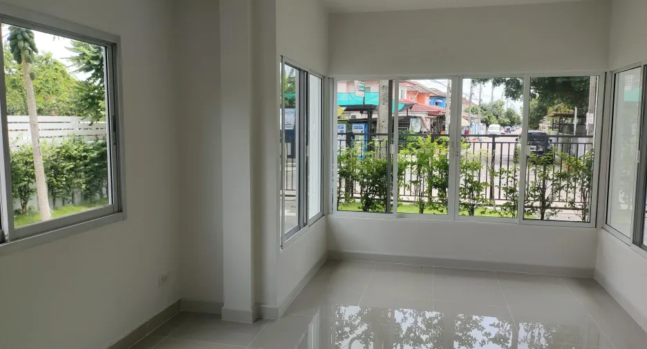 For sale and for rent 4 bedrooms house in Khlong Sam Wa, Bangkok