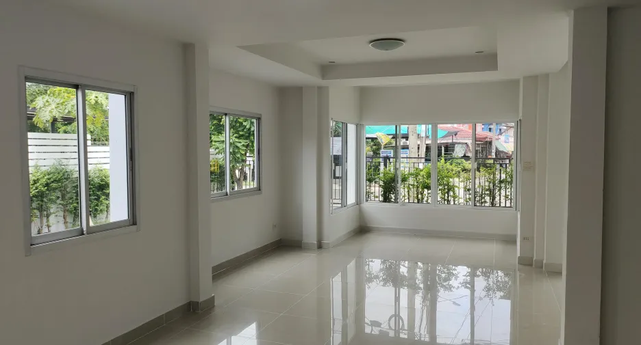 For sale and for rent 4 bedrooms house in Khlong Sam Wa, Bangkok