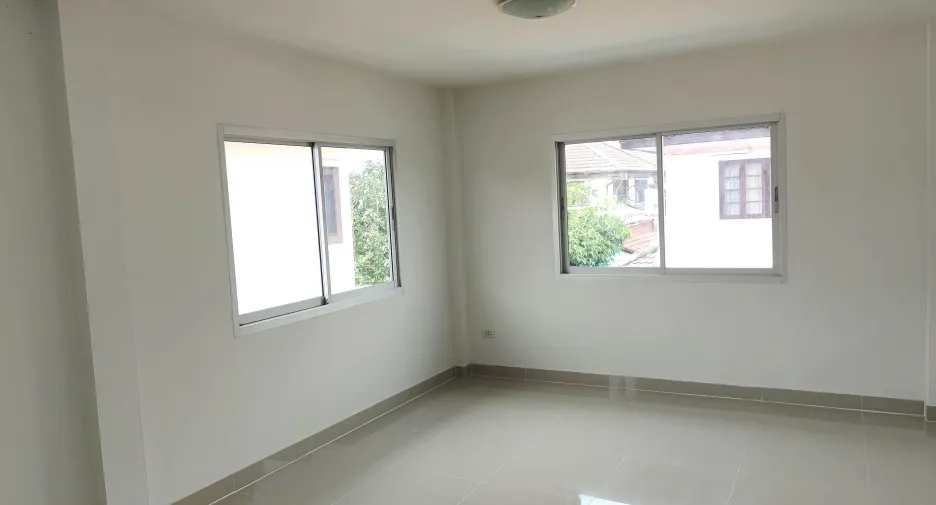 For sale and for rent 4 bedrooms house in Khlong Sam Wa, Bangkok