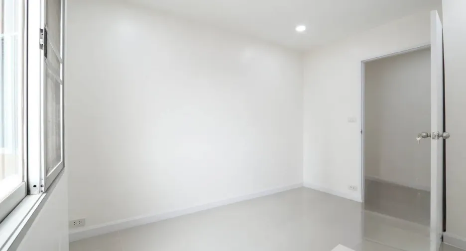 For sale 2 bedrooms condo in Yan Nawa, Bangkok