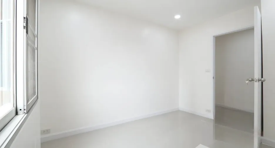 For sale 2 bedrooms condo in Yan Nawa, Bangkok