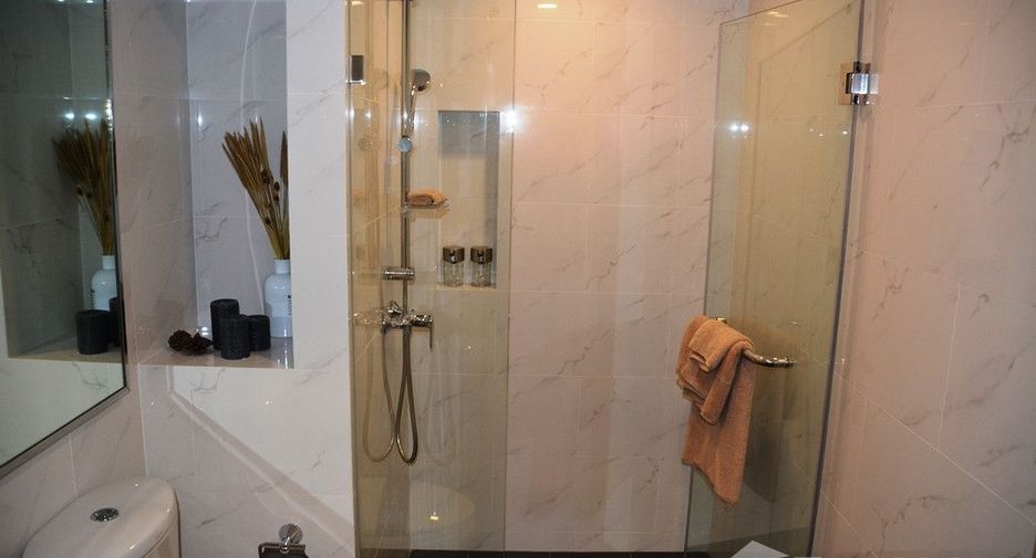 Condo en venta de 2 habitaciones en Yan Nawa, Bangkok