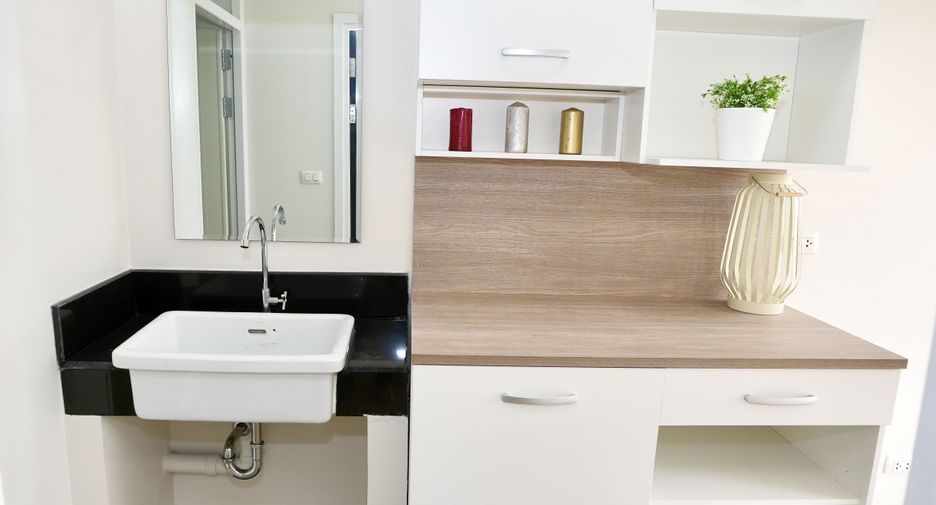 For sale 1 bed condo in Wang Thonglang, Bangkok