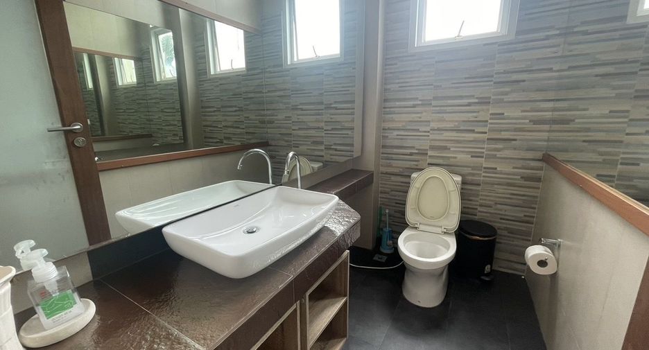 For rent 3 bedrooms villa in Mueang Phuket, Phuket