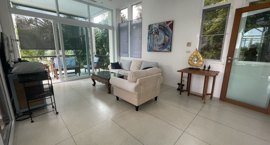 For rent 3 bedrooms villa in Mueang Phuket, Phuket