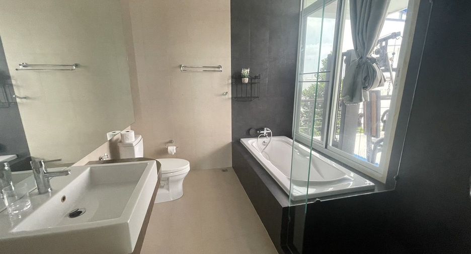 For rent 3 bedrooms villa in Mueang Phuket, Phuket
