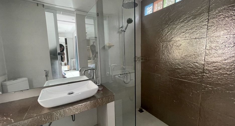 For rent 3 bedrooms villa in Mueang Phuket, Phuket