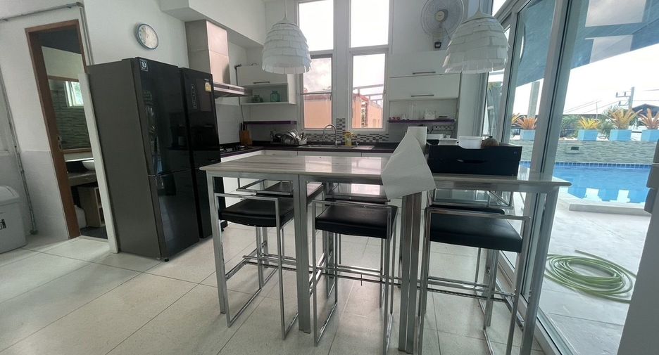 For rent 3 bedrooms villa in Mueang Phuket, Phuket