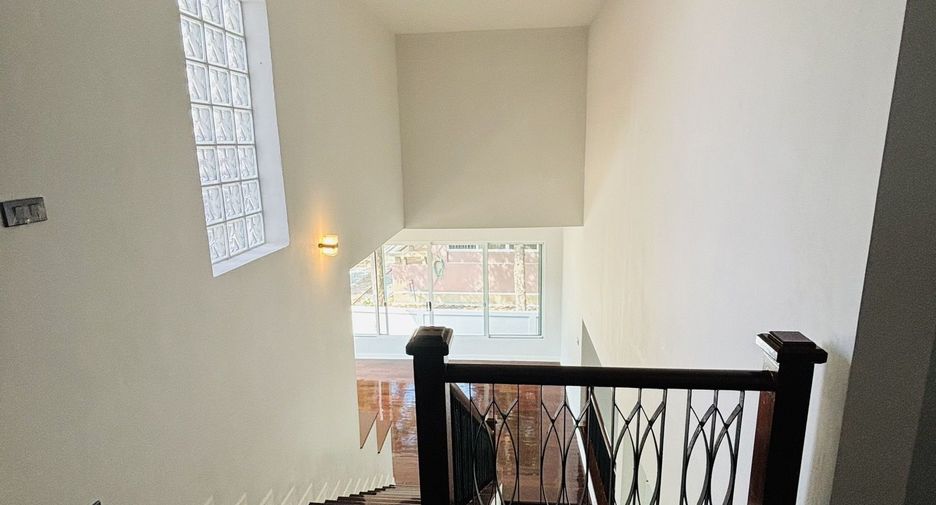 For sale 5 bedrooms house in Mueang Samut Sakhon, Samut Sakhon