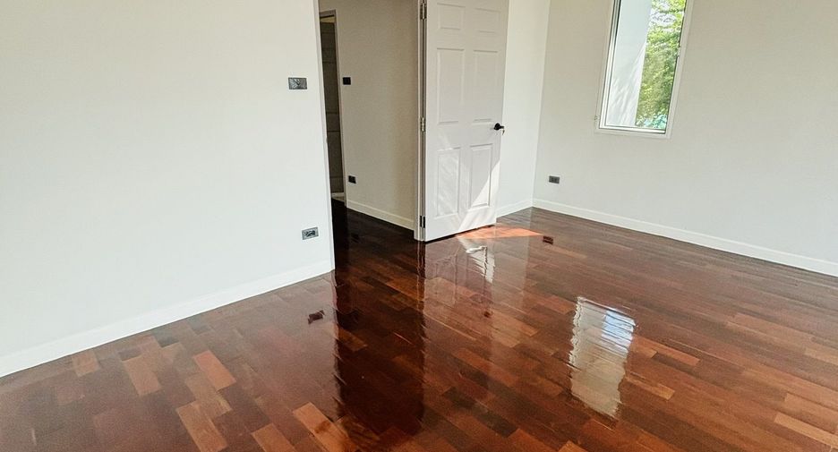 For sale 5 bedrooms house in Mueang Samut Sakhon, Samut Sakhon