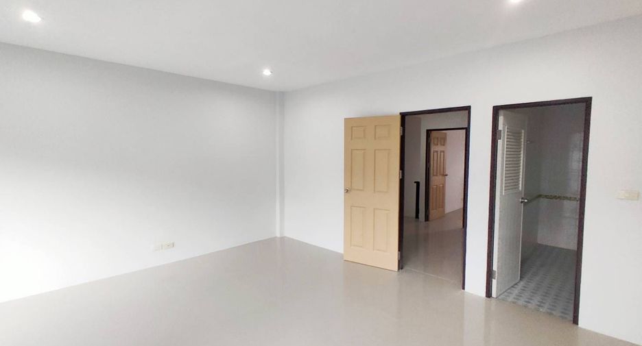 For sale 3 bedrooms retail Space in Mueang Phuket, Phuket