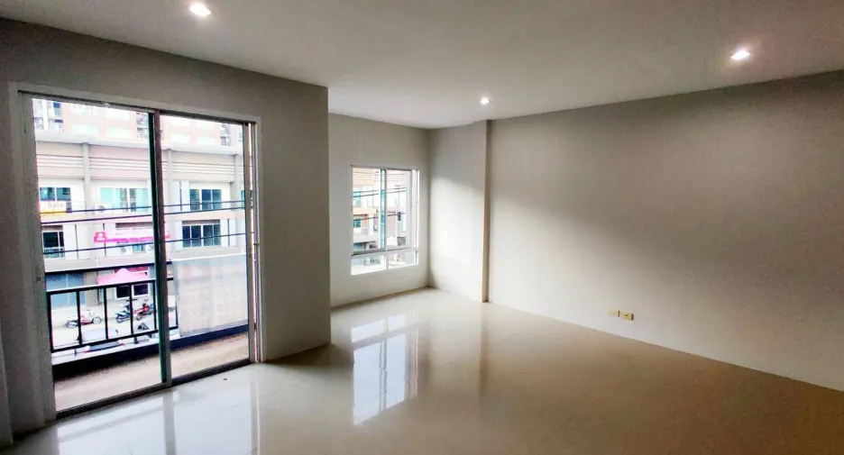 For sale 3 bedrooms retail Space in Mueang Phuket, Phuket