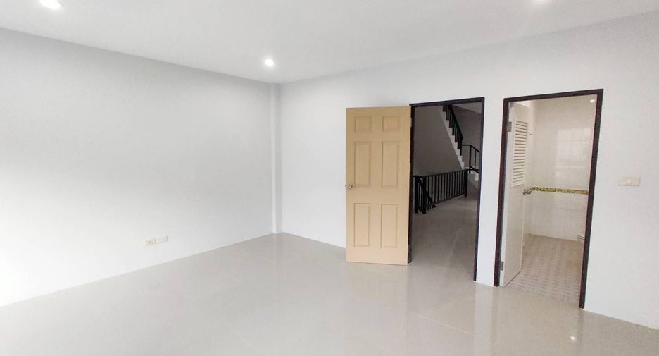 For sale 3 bedrooms retail Space in Mueang Phuket, Phuket