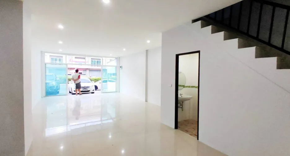 For sale 3 bedrooms retail Space in Mueang Phuket, Phuket