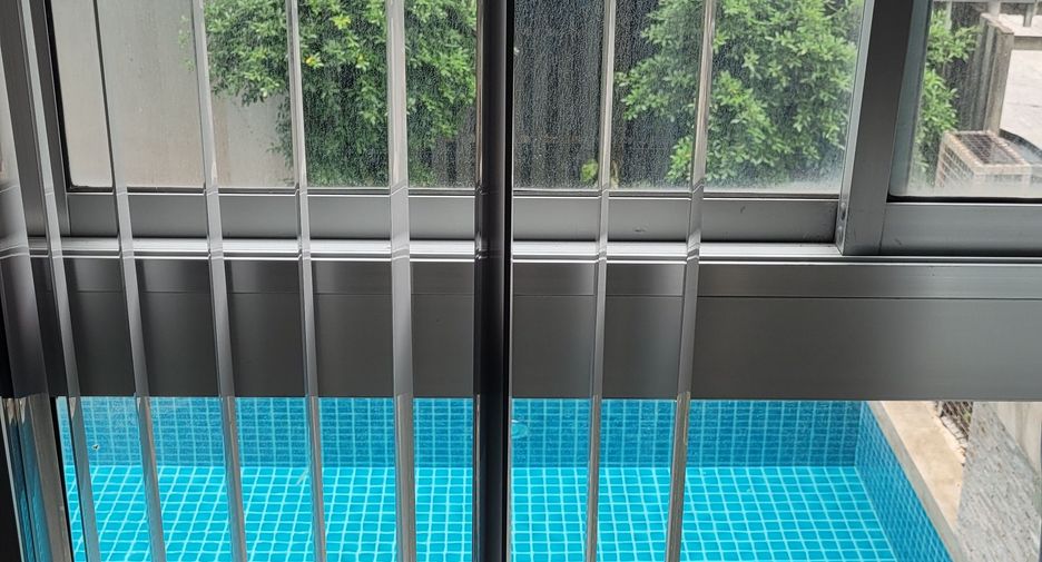 For sale 2 bedrooms condo in Mueang Samut Prakan, Samut Prakan