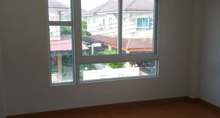 For sale 3 bedrooms house in Nong Chok, Bangkok