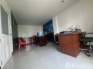 Casa adosada en venta y en alquiler de 4 habitaciones en Prawet, Bangkok