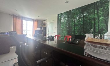 Casa adosada en venta y en alquiler de 4 habitaciones en Prawet, Bangkok
