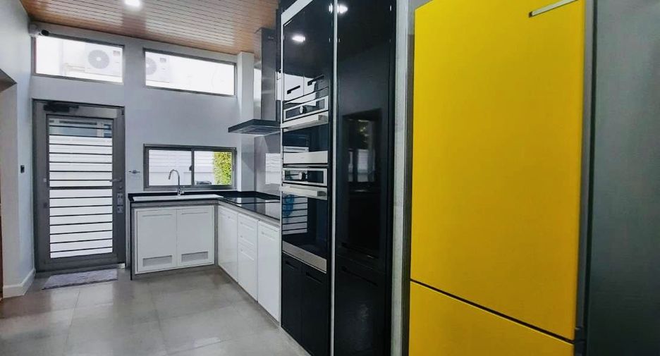 Продажа 4 спальни дом в Pak Kret, Нонтабури