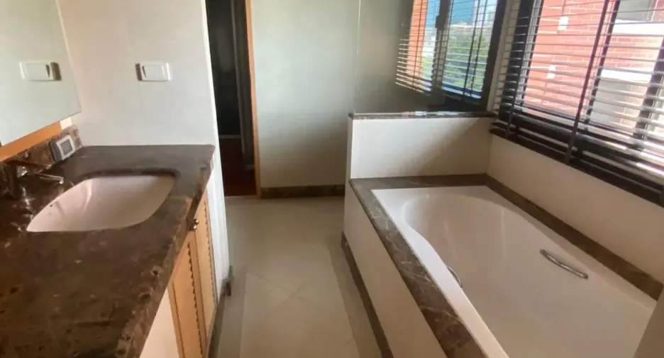 For sale and for rent 2 bedrooms condo in Watthana, Bangkok