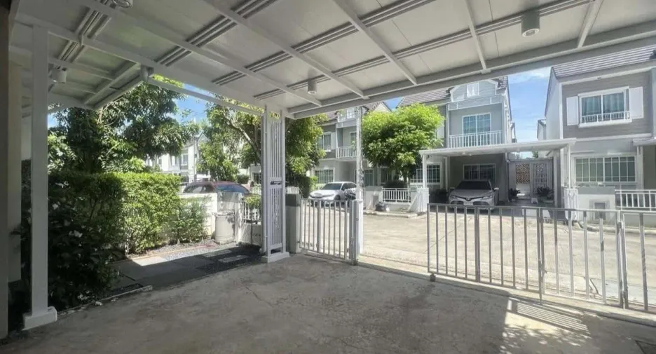 For sale and for rent 3 bedrooms townhouse in Bang Phli, Samut Prakan