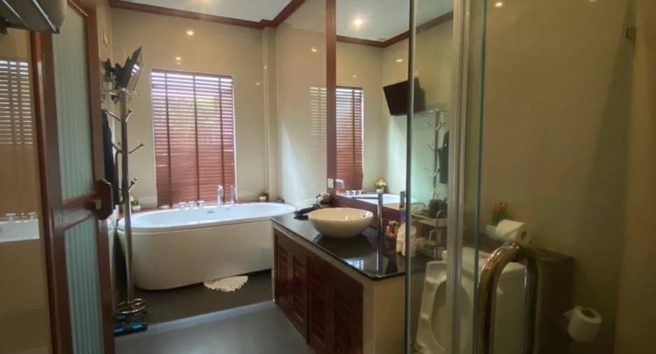 À vendre et à louer 3 chambres villa à Mueang Phuket, Phuket