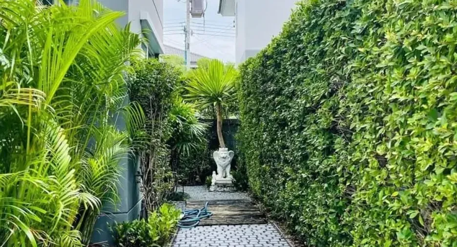 For sale and for rent 4 bedrooms house in Lat Krabang, Bangkok