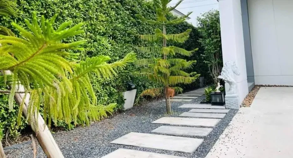 For sale and for rent 4 bedrooms house in Lat Krabang, Bangkok