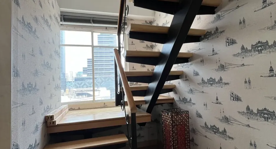 For sale 5 bedrooms townhouse in Watthana, Bangkok