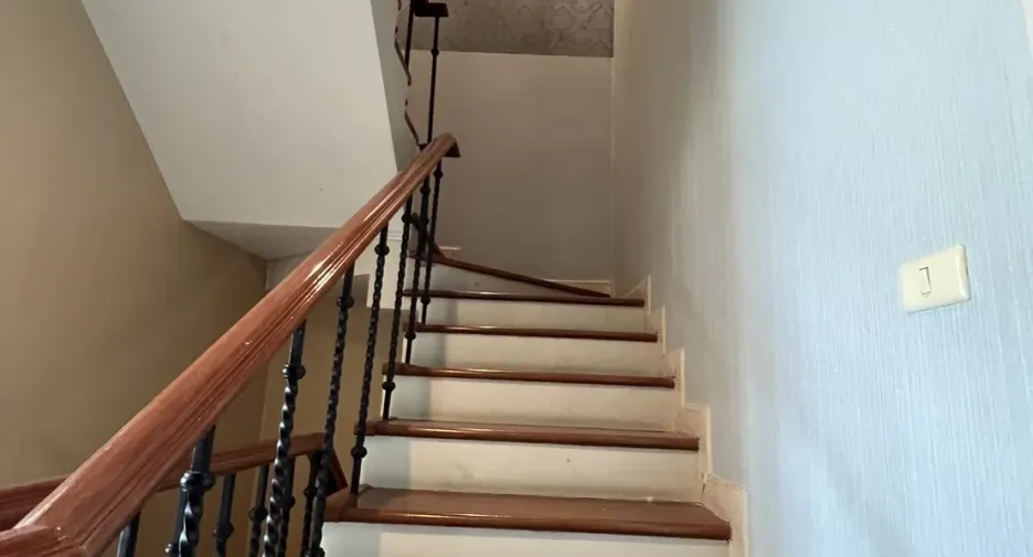 For sale 5 bedrooms townhouse in Watthana, Bangkok