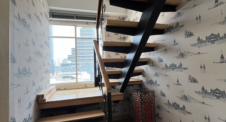 For sale 5 bedrooms townhouse in Watthana, Bangkok