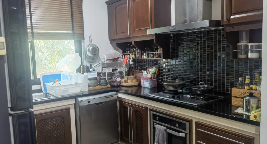 For sale 6 bedrooms house in Mueang Phitsanulok, Phitsanulok