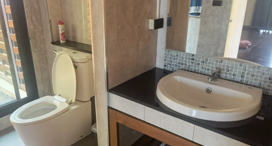 For sale 6 bedrooms house in Mueang Phitsanulok, Phitsanulok