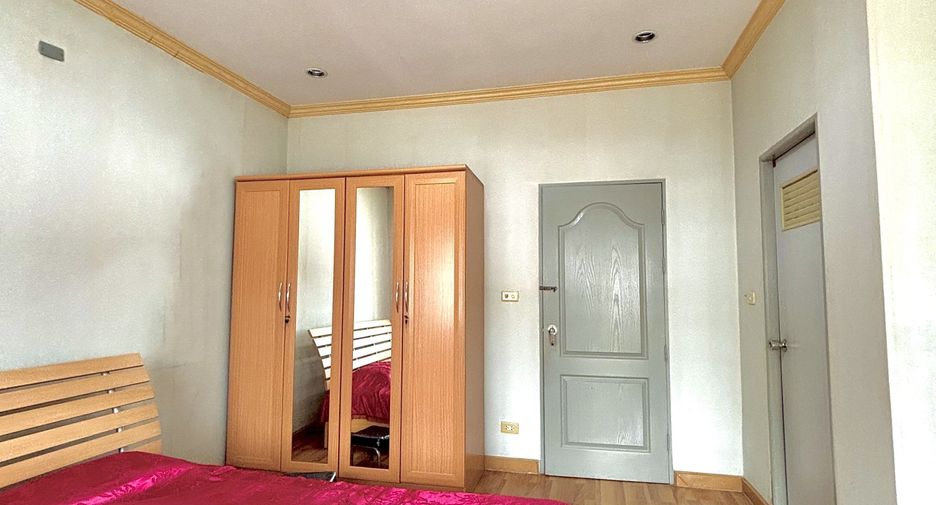 For sale 3 bedrooms house in Don Mueang, Bangkok