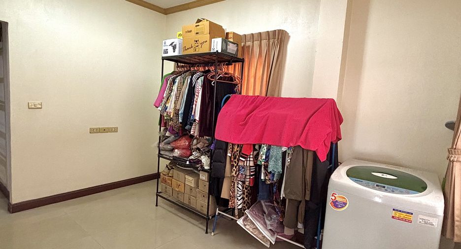 For sale 3 bedrooms house in Don Mueang, Bangkok