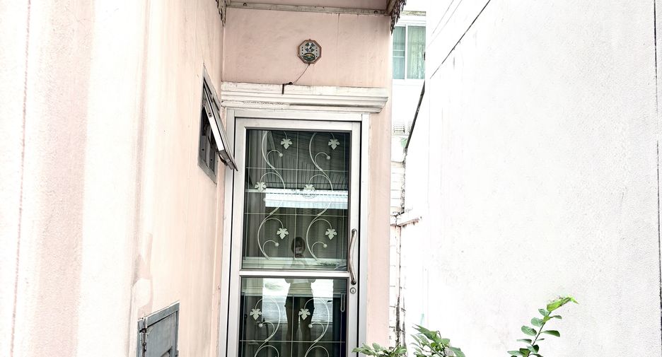 For sale 3 bedrooms house in Don Mueang, Bangkok