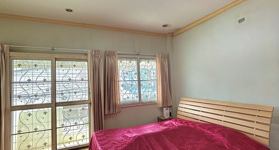 For sale 3 bedrooms house in Don Mueang, Bangkok