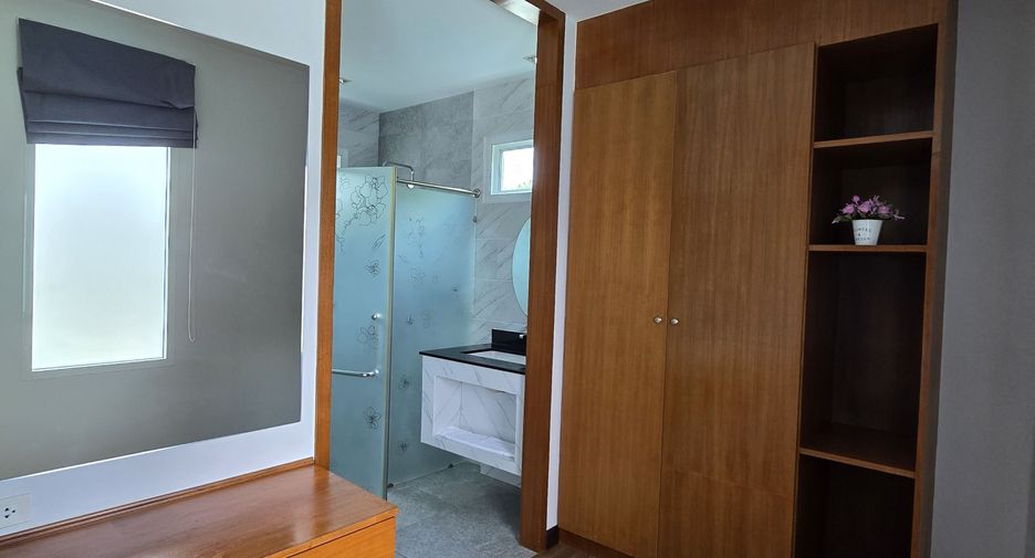 For rent 4 bedrooms villa in Mueang Phuket, Phuket