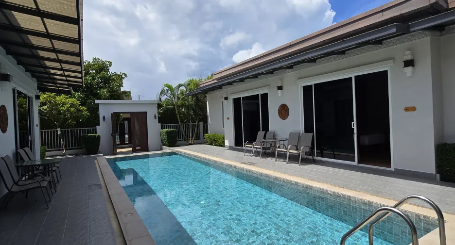 For rent 4 bedrooms villa in Mueang Phuket, Phuket