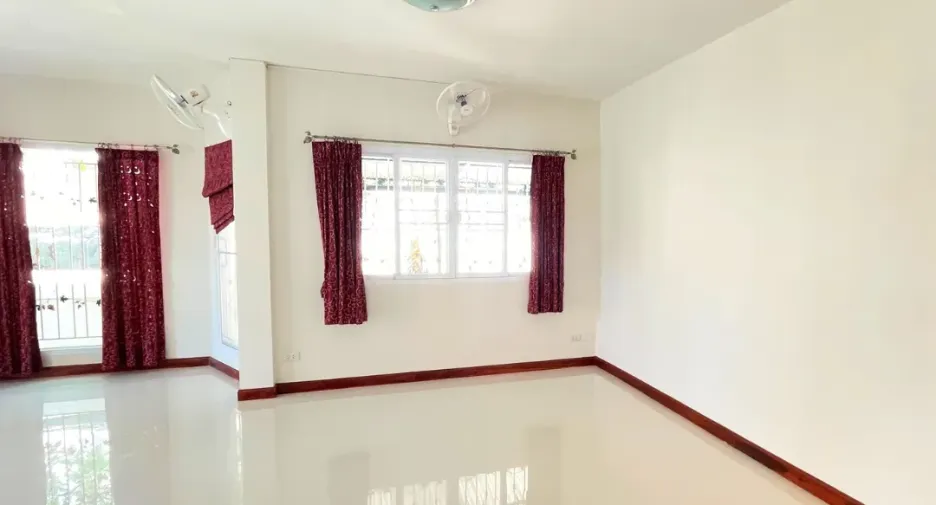 Haus zum Kauf mit 4 Zimmer in Mueang Ubon Ratchathani, Ubon Ratchathani