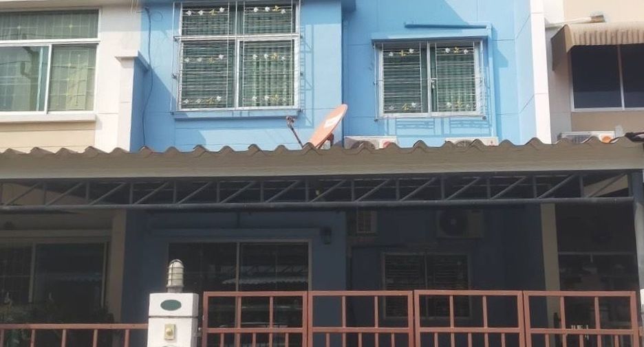 For rent 4 ベッドルーム townhouse in Lam Luk Ka, Pathum Thani
