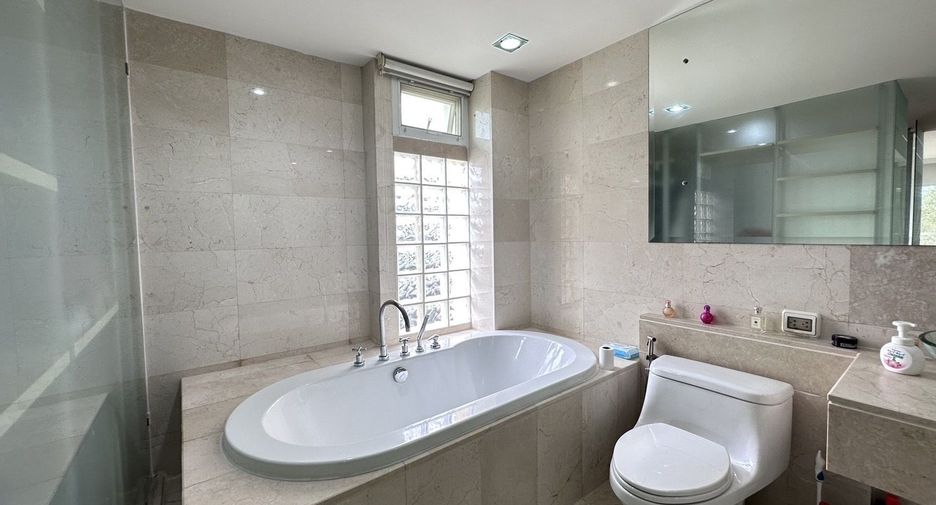 For sale and for rent 2 bedrooms condo in Khlong Toei, Bangkok