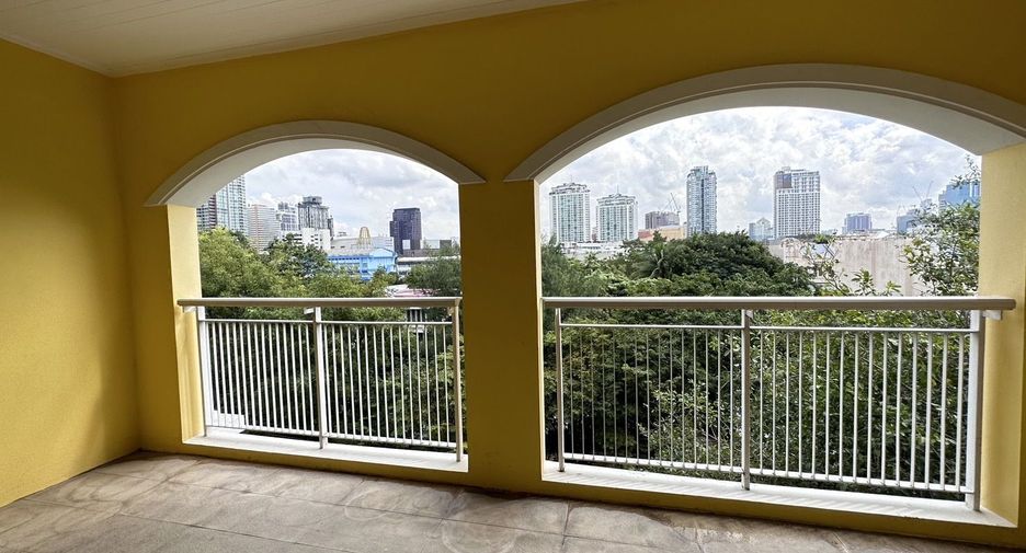 For sale and for rent 2 bedrooms condo in Khlong Toei, Bangkok