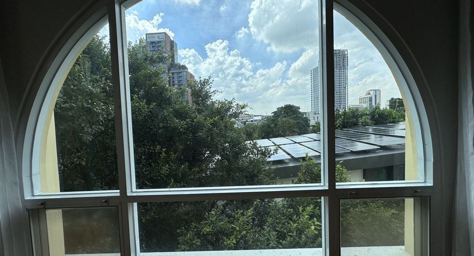 For sale and for rent 2 bedrooms condo in Khlong Toei, Bangkok